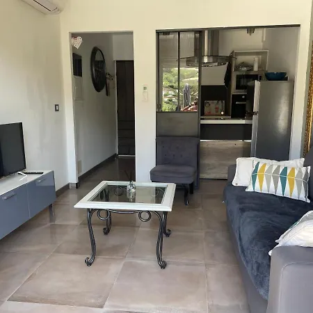 Apartment A 250m De La *
