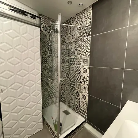 Apartment A 250m De La *